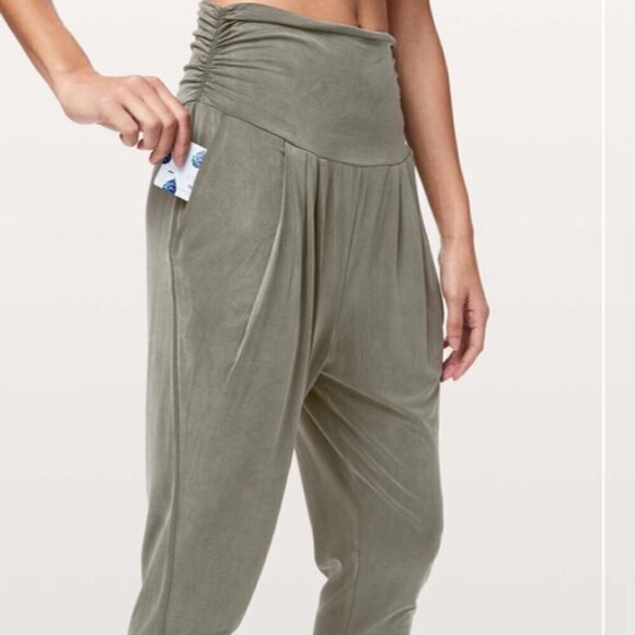 Lululemon Into Something Good Pant-Size 2 - Picture 5 of 16